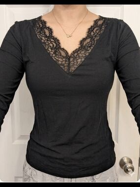 Suuksess Black Lace V-Neck Long Sleeve Top - NEW